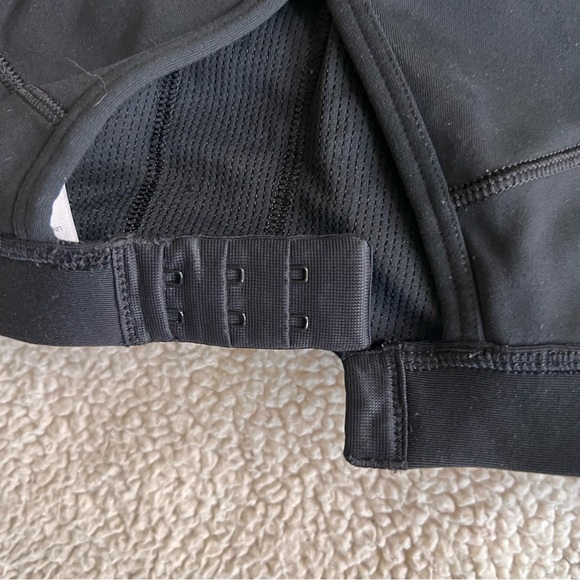 Athleta black removable cup sports bra back hook S/ M petite - Picture 7 of 14